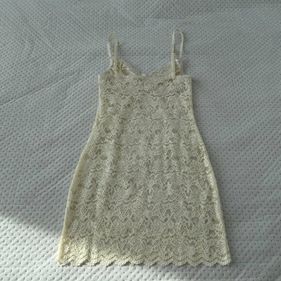 EDIKTED MELIA SHEER LACE CREAM MINI DRESS XS - Picture 4 of 4